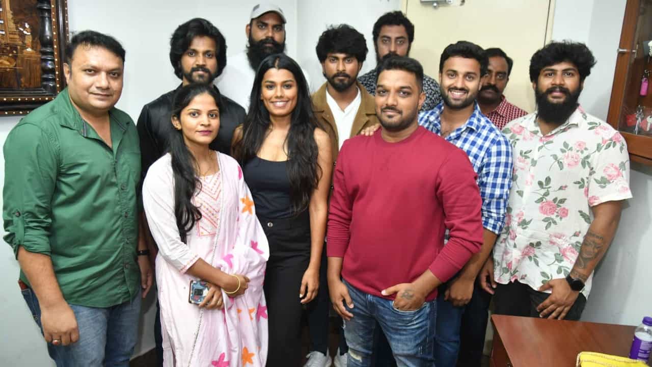’ಡಾಲರ್ಸ್ ಪೇಟೆ’ ಸಿನಿಮಾದ ಟೀಸರ್ ರಿಲೀಸ್…ದರೋಡೆ ಹಿಂದಿನ ರೋಚಕ ಕಥೆ ಇದು ’ಡಾಲರ್ಸ್ ಪೇಟೆ’ ಸಿನಿಮಾದ ಟೀಸರ್ ರಿಲೀಸ್…ದರೋಡೆ ಹಿಂದಿನ ರೋಚಕ ಕಥೆ ಇದು
