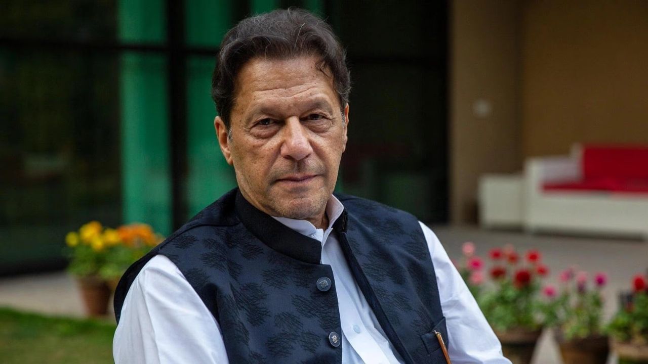 Imran Khan: ಇಮ್ರಾನ್ ಖಾನ್ ನಿವಾಸದಲ್ಲಿ 40 ಉಗ್ರರಿಗೆ ಆಶ್ರಯ, 24 ಗಂಟೆಯೊಳಗೆ ನಮಗೆ ಒಪ್ಪಿಸಿ ಪೊಲೀಸರು Imran Khan: ಇಮ್ರಾನ್ ಖಾನ್ ನಿವಾಸದಲ್ಲಿ 40 ಉಗ್ರರಿಗೆ ಆಶ್ರಯ, 24 ಗಂಟೆಯೊಳಗೆ ನಮಗೆ ಒಪ್ಪಿಸಿ ಪೊಲೀಸರು