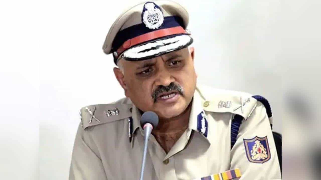 ಇದೇ ತಿಂಗಳ 25ಕ್ಕೆ ಹಾಲಿ ಸಿಬಿಐ ನಿರ್ದೇಶಕರ ಅವಧಿ ಮುಕ್ತಾಯ, ಮುಂಚೂಣಿಯಲ್ಲಿ ಡಿಜಿಪಿ ಪ್ರವೀಣ್ ಸೂದ್ ಹೆಸರು ಇದೇ ತಿಂಗಳ 25ಕ್ಕೆ ಹಾಲಿ ಸಿಬಿಐ ನಿರ್ದೇಶಕರ ಅವಧಿ ಮುಕ್ತಾಯ, ಮುಂಚೂಣಿಯಲ್ಲಿ ಡಿಜಿಪಿ ಪ್ರವೀಣ್ ಸೂದ್ ಹೆಸರು