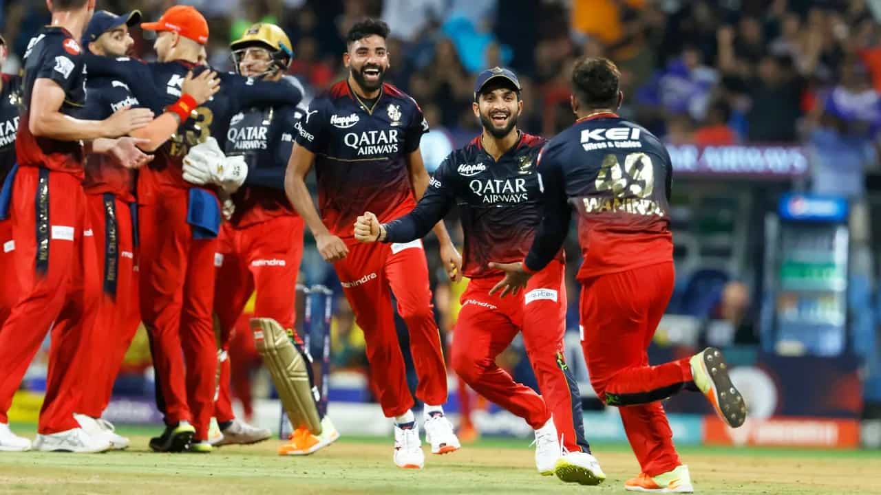 IPL 2023: ಈ ಬಾರಿಯ ಐಪಿಎಲ್ನಲ್ಲಿ ರಾಯಲ್ ಚಾಲೆಂಜರ್ಸ್ ಬೆಂಗಳೂರು ತಂಡವು 11 ಪಂದ್ಯಗಳನ್ನಾಡಿದೆ. ಇದರಲ್ಲಿ 5 ಪಂದ್ಯಗಳಲ್ಲಿ ಜಯ ಸಾಧಿಸಿದರೆ, 6 ಪಂದ್ಯಗಳಲ್ಲಿ ಸೋಲನುಭವಿಸಿದೆ.