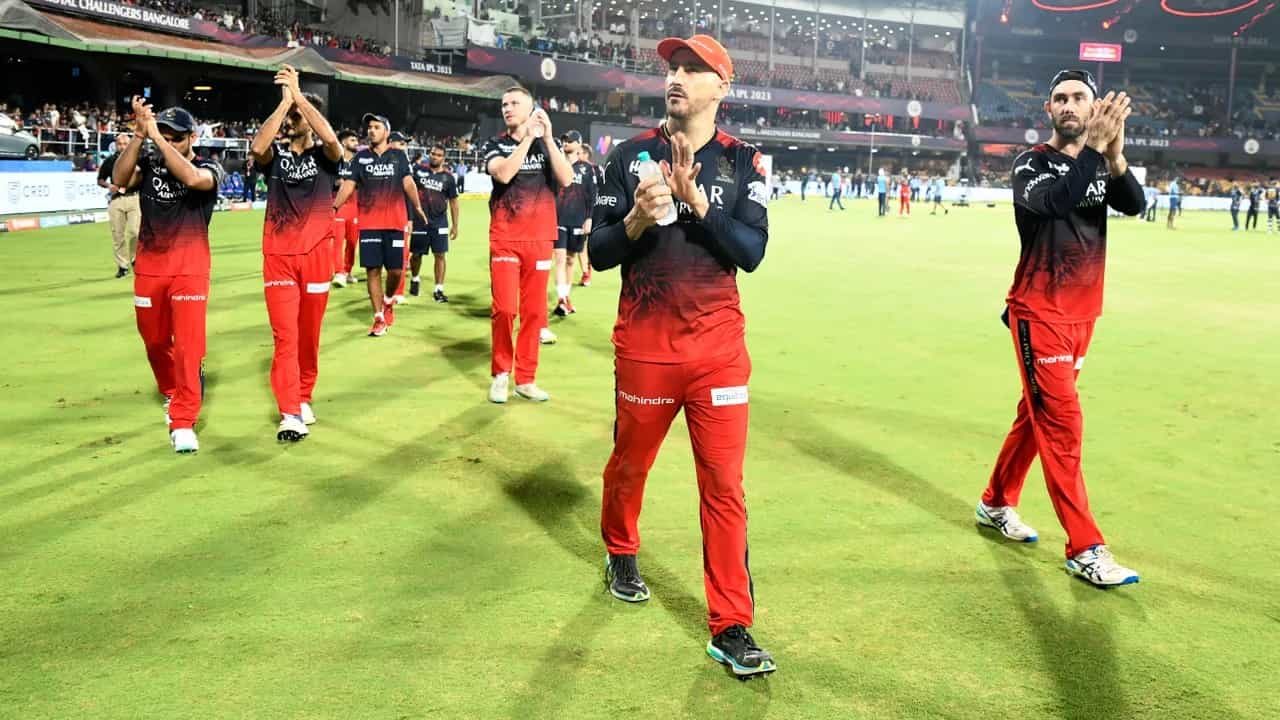 IPL 2023: ಐಪಿಎಲ್ ಸೀಸನ್ 16 ಅನ್ನು ಕಪ್ ಗೆಲ್ಲುವ ನಿರೀಕ್ಷೆಯೊಂದಿಗೆ ಆರಂಭಿಸಿದ್ದ ಆರ್ಸಿಬಿ ತಂಡವು ಲೀಗ್ ಹಂತದಲ್ಲೇ ಹೊರಬಿದ್ದಿದೆ. ಆಡಿದ 14 ಪಂದ್ಯಗಳಲ್ಲಿ 7 ಜಯ ಹಾಗೂ 7 ಸೋಲಿನೊಂದಿಗೆ ಫಾಫ್ ಡುಪ್ಲೆಸಿಸ್ ಪಡೆ ಅಭಿಯಾನ ಅಂತ್ಯಗೊಳಿಸಿತ್ತು.