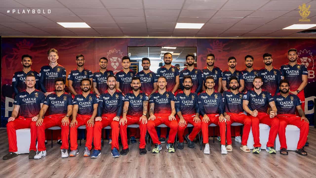 IPL 2023: ಐಪಿಎಲ್ ಸೀಸನ್ 16 ರಲ್ಲಿ ನಿರೀಕ್ಷಿತ ಪ್ರದರ್ಶನ ನೀಡುವಲ್ಲಿ ಎಡವಿರುವ ಆರ್ಸಿಬಿ ತಂಡವು ಲೀಗ್ ಹಂತದಿಂದಲೇ ಹೊರಬಿದ್ದಿದೆ. ಅದರಲ್ಲೂ ಇಡೀ ಟೂರ್ನಿಯಲ್ಲಿ ಆರ್ಸಿಬಿ ತಂಡ ನಾಲ್ವರನ್ನು ಅವಲಂಭಿಸಿ 7 ಪಂದ್ಯಗಳನ್ನು ಗೆದ್ದುಕೊಂಡಿದ್ದು ದೊಡ್ಡ ಸಾಧನೆಯೇ ಸರಿ.