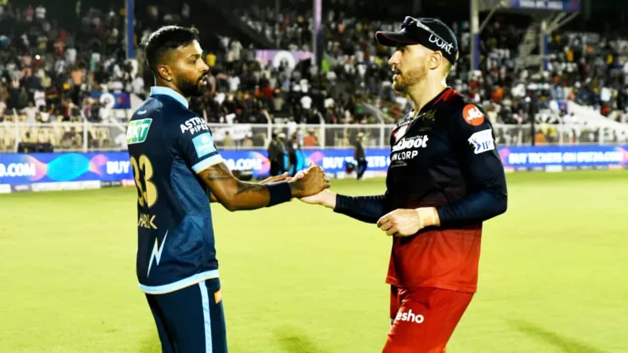 IPL 2023 RCB vs GT: ಐಪಿಎಲ್ನ 70ನೇ ಪಂದ್ಯದಲ್ಲಿ ರಾಯಲ್ ಚಾಲೆಂಜರ್ಸ್ ಬೆಂಗಳೂರು ಹಾಗೂ ಗುಜರಾತ್ ಟೈಟಾನ್ಸ್ ತಂಡಗಳು ಮುಖಾಮುಖಿಯಾಗಲಿದೆ. ಬೆಂಗಳೂರಿನ ಚಿನ್ನಸ್ವಾಮಿ ಸ್ಟೇಡಿಯಂನಲ್ಲಿ ನಡೆಯಲಿರುವ ಈ ಪಂದ್ಯವು ಆರ್ಸಿಬಿ ಪಾಲಿಗೆ ನಿರ್ಣಾಯಕ.