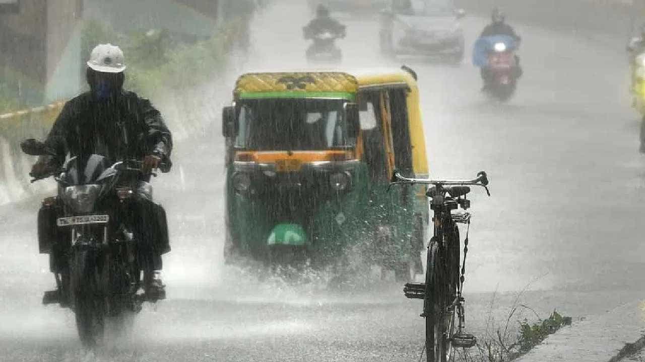 Karnataka Rains: ಮುಂದಿನ 24 ಗಂಟೆಗಳಲ್ಲಿ ಬೆಂಗಳೂರು, ಕೊಡಗು, ಮೈಸೂರು ಸೇರಿದಂತೆ ರಾಜ್ಯದ ಹಲವು ಜಿಲ್ಲೆಗಳಲ್ಲಿ ಮಳೆ Karnataka Rains: ಮುಂದಿನ 24 ಗಂಟೆಗಳಲ್ಲಿ ಬೆಂಗಳೂರು, ಕೊಡಗು, ಮೈಸೂರು ಸೇರಿದಂತೆ ರಾಜ್ಯದ ಹಲವು ಜಿಲ್ಲೆಗಳಲ್ಲಿ ಮಳೆ