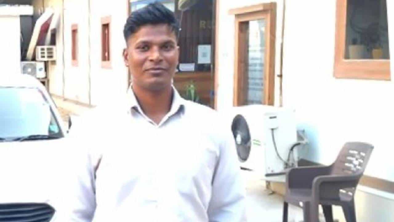ಎಂಟನೇ ಪ್ರಯತ್ನದಲ್ಲಿ UPSC ಪರೀಕ್ಷೆ ಪಾಸಾದ ಪೊಲೀಸ್ ಕಾನ್ಸ್ಟೇಬಲ್; ಇದೊಂದು ಸ್ಪೂರ್ತಿ ಕಥೆ! ಎಂಟನೇ ಪ್ರಯತ್ನದಲ್ಲಿ UPSC ಪರೀಕ್ಷೆ ಪಾಸಾದ ಪೊಲೀಸ್ ಕಾನ್ಸ್ಟೇಬಲ್; ಇದೊಂದು ಸ್ಪೂರ್ತಿ ಕಥೆ!