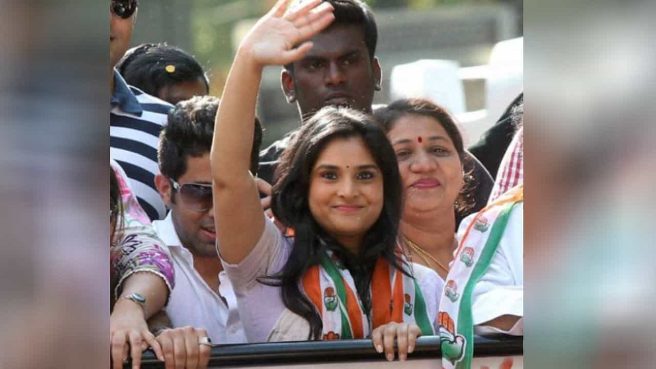 ಸಕ್ಕರೆ ನಾಡು ಮಂಡ್ಯದಲ್ಲಿ ಅಂಬಿ ಅಭಿಮಾನಿಗಳಿಂದ ಗೋ ಬ್ಯಾಕ್ ರಮ್ಯಾ ಅಭಿಯಾನ ಸಕ್ಕರೆ ನಾಡು ಮಂಡ್ಯದಲ್ಲಿ ಅಂಬಿ ಅಭಿಮಾನಿಗಳಿಂದ ಗೋ ಬ್ಯಾಕ್ ರಮ್ಯಾ ಅಭಿಯಾನ