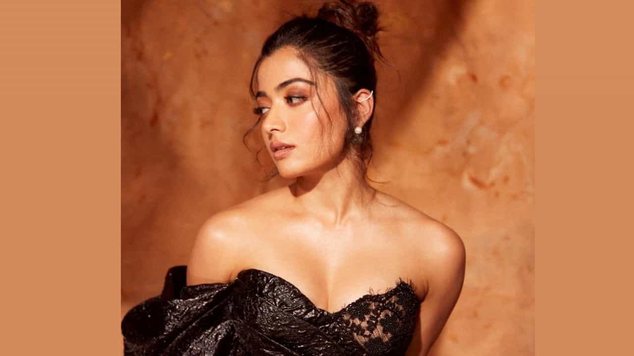 Rashmika Mandanna: ನಾನ್-ವೆಜ್ ತಿನ್ನಲ್ಲ ಅಂತ ಸುಳ್ಳು ಹೇಳಿದ್ರಾ ರಶ್ಮಿಕಾ ಮಂದಣ್ಣ? ತರಾಟೆಗೆ ತೆಗೆದುಕೊಂಡ ನೆಟ್ಟಿಗರು Rashmika Mandanna: ನಾನ್-ವೆಜ್ ತಿನ್ನಲ್ಲ ಅಂತ ಸುಳ್ಳು ಹೇಳಿದ್ರಾ ರಶ್ಮಿಕಾ ಮಂದಣ್ಣ? ತರಾಟೆಗೆ ತೆಗೆದುಕೊಂಡ ನೆಟ್ಟಿಗರು
