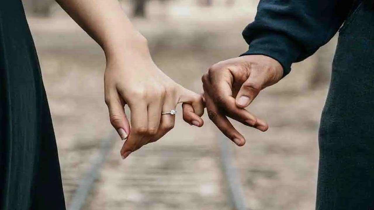 Irretrievable Broken Relationship: ಇನ್ನು ಈ ಸಂಬಂಧವನ್ನು ಸರಿಪಡಿಸಲು ಸಾಧ್ಯವೇ ಇಲ್ಲ ಎಂದು ಸೂಚಿಸುವ ಚಿಹ್ನೆಗಳಿವು Irretrievable Broken Relationship: ಇನ್ನು ಈ ಸಂಬಂಧವನ್ನು ಸರಿಪಡಿಸಲು ಸಾಧ್ಯವೇ ಇಲ್ಲ ಎಂದು ಸೂಚಿಸುವ ಚಿಹ್ನೆಗಳಿವು
