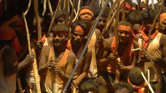 300 ವರ್ಷಗಳಿಂದ ನಡೆಯುತ್ತಾ ಬಂದಿದೆ ದಾಯಾದಿ ಕಲಹ! ದ್ವೇಷದ ಹಿನ್ನೆಲೆಯಲ್ಲಿ ಬಡಿಗೆಗಳಿಂದ ಬಡಿದಾಡುತ್ತಾರೆ ಗ್ರಾಮಸ್ಥರು! ಎಲ್ಲಿ? ಏನೀ ವಿಚಿತ್ರ?