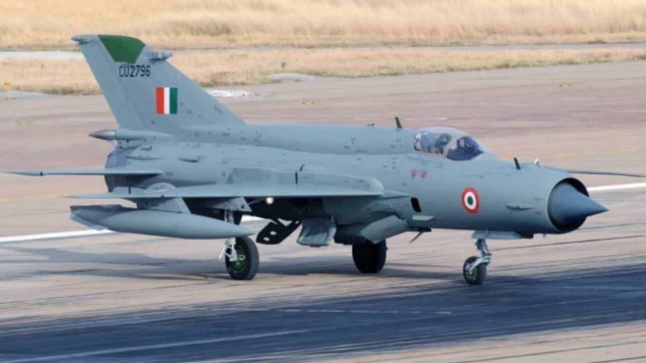 MiG 21: ರಷ್ಯಾ ನಿರ್ಮಿತ ಮಿಗ್​-21 ಯುದ್ಧ ವಿಮಾನ ಹಾರಾಟಕ್ಕೆ ನಿರ್ಬಂಧ ಹೇರಿದ ವಾಯುಪಡೆ