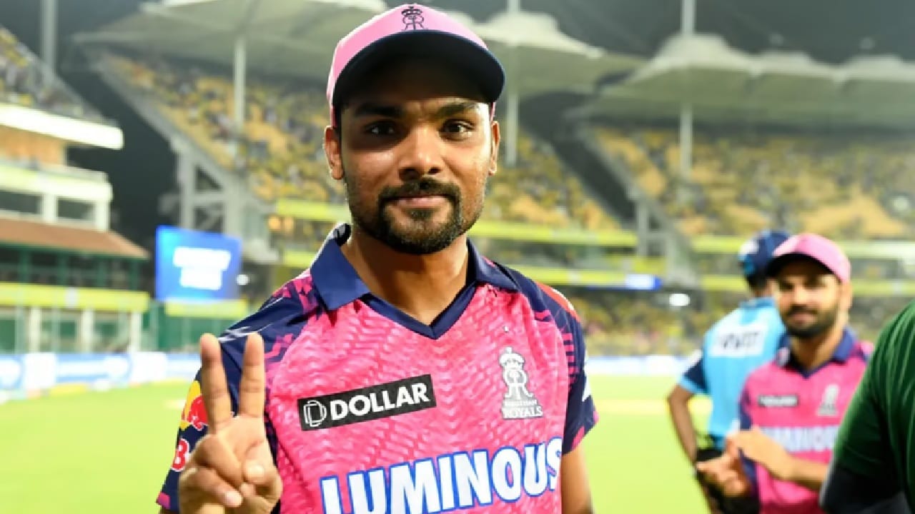 ಸಂದೀಪ್ ಶರ್ಮಾ ವಿರಾಟ್ ಕೊಹ್ಲಿಯನ್ನು ಐಪಿಎಲ್​ನಲ್ಲಿ 8 ಬಾರಿ ಔಟ್ ಮಾಡಿದ್ದಾರೆ. ಹಾಗೆಯೇ 4 ಬಾರಿ ರೋಹಿತ್ ಶರ್ಮಾರ ವಿಕೆಟ್ ಪಡೆದಿದ್ದಾರೆ. ಈ ಮೂಲಕ ಇಬ್ಬರು ದಿಗ್ಗಜರನ್ನು ಅತೀ ಹೆಚ್ಚು ಬಾರಿ  ಔಟ್ ಮಾಡಿದ ಕೀರ್ತಿ ಸಂದೀಪ್ ಶರ್ಮಾ ಪಾಲಾಗಿದೆ.