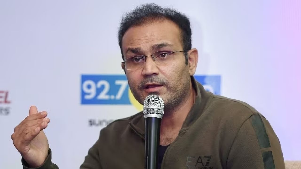 ಈ ಬಗ್ಗೆ ಮಾತನಾಡಿದ ಸೆಹ್ವಾಗ್, ಈ ಪಂದ್ಯ ಮುಗಿದ ಮೇಲೆ ನಾನು ಟಿವಿಯನ್ನು ಸ್ವಿಚ್ ಆಫ್ ಮಾಡಿ ಮಲಗಿದ್ದೆ. ಪಂದ್ಯದ ನಂತರ ಏನಾಯಿತು ಎಂಬುದು ಕೂಡ ನನಗೆ ತಿಳಿದಿರಲಿಲ್ಲ. ಮರುದಿನ ನಾನು ಎದ್ದಾಗ, ಸೋಷಿಯಲ್ ಮೀಡಿಯಾದಲ್ಲಿ ಇದರದ್ದೇ ಚರ್ಚೆ ನೋಡಿ ಆಶ್ಚರ್ಯಚಕಿತನಾದೆ.