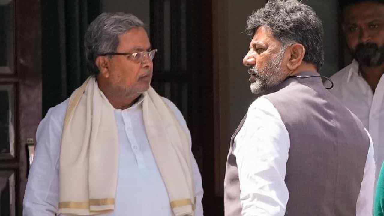 ಸಂಪುಟದಲ್ಲಿ ಬೆಂಬಲಿಗರ ಸೇರ್ಪಡೆಗೆ ಸಿದ್ದರಾಮಯ್ಯ-ಡಿಕೆ ಶಿವಕುಮಾರ್ ಸರ್ಕಸ್ ಸಂಪುಟದಲ್ಲಿ ಬೆಂಬಲಿಗರ ಸೇರ್ಪಡೆಗೆ ಸಿದ್ದರಾಮಯ್ಯ-ಡಿಕೆ ಶಿವಕುಮಾರ್ ಸರ್ಕಸ್