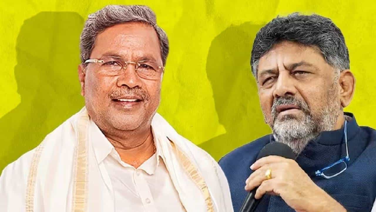 Karnataka CM Oath Taking: ಸಿಎಂ ಸಿದ್ದರಾಮಯ್ಯ, ಡಿಸಿಎಂ ಡಿಕೆ ಶಿವಕುಮಾರ್ ಜತೆಗೆ 8 ಸಚಿವರೂ ಪ್ರಮಾಣವಚನ Karnataka CM Oath Taking: ಸಿಎಂ ಸಿದ್ದರಾಮಯ್ಯ, ಡಿಸಿಎಂ ಡಿಕೆ ಶಿವಕುಮಾರ್ ಜತೆಗೆ 8 ಸಚಿವರೂ ಪ್ರಮಾಣವಚನ