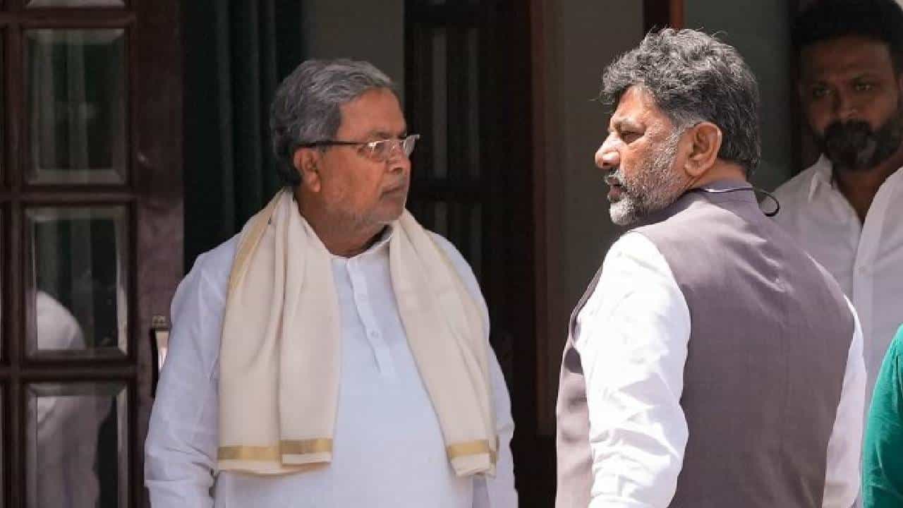 ಸಚಿವ ಸಂಪುಟ ವಿಸ್ತರಣೆ: ಸಿಎಂ ಸಿದ್ದರಾಮಯ್ಯ ಸರ್ಕಾರದ ನೂತನ ಸಚಿವರ ಪಟ್ಟಿ ಇಲ್ಲಿದೆ ಸಚಿವ ಸಂಪುಟ ವಿಸ್ತರಣೆ: ಸಿಎಂ ಸಿದ್ದರಾಮಯ್ಯ ಸರ್ಕಾರದ ನೂತನ ಸಚಿವರ ಪಟ್ಟಿ ಇಲ್ಲಿದೆ