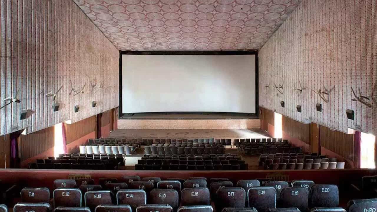 ಕೇರಳದ ಚಿತ್ರಮಂದಿರ ಮಾಲೀಕರಿಂದ ಪ್ರಮುಖ ನಿರ್ಧಾರ, ಕಡಿಮೆ ಬಜೆಟ್ ಸಿನಿಮಾಗಳಿಗೆ ಭಾರಿ ಸಂಕಷ್ಟ ಕೇರಳದ ಚಿತ್ರಮಂದಿರ ಮಾಲೀಕರಿಂದ ಪ್ರಮುಖ ನಿರ್ಧಾರ, ಕಡಿಮೆ ಬಜೆಟ್ ಸಿನಿಮಾಗಳಿಗೆ ಭಾರಿ ಸಂಕಷ್ಟ