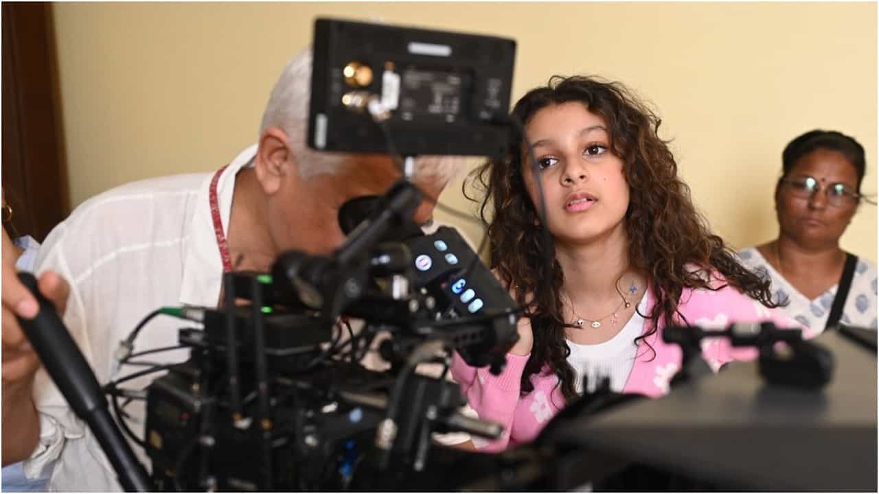 Sitara: ಚಿಕ್ಕ ವಯಸ್ಸಿನಲ್ಲೇ ದೊಡ್ಡ ಡೀಲ್ ಒಪ್ಪಿಕೊಂಡ ಮಹೇಶ್ ಬಾಬು ಪುತ್ರಿ ಸಿತಾರಾ; ಸಿಗುತ್ತಿದೆ ಭರ್ಜರಿ ಸಂಭಾವನೆ Sitara: ಚಿಕ್ಕ ವಯಸ್ಸಿನಲ್ಲೇ ದೊಡ್ಡ ಡೀಲ್ ಒಪ್ಪಿಕೊಂಡ ಮಹೇಶ್ ಬಾಬು ಪುತ್ರಿ ಸಿತಾರಾ; ಸಿಗುತ್ತಿದೆ ಭರ್ಜರಿ ಸಂಭಾವನೆ