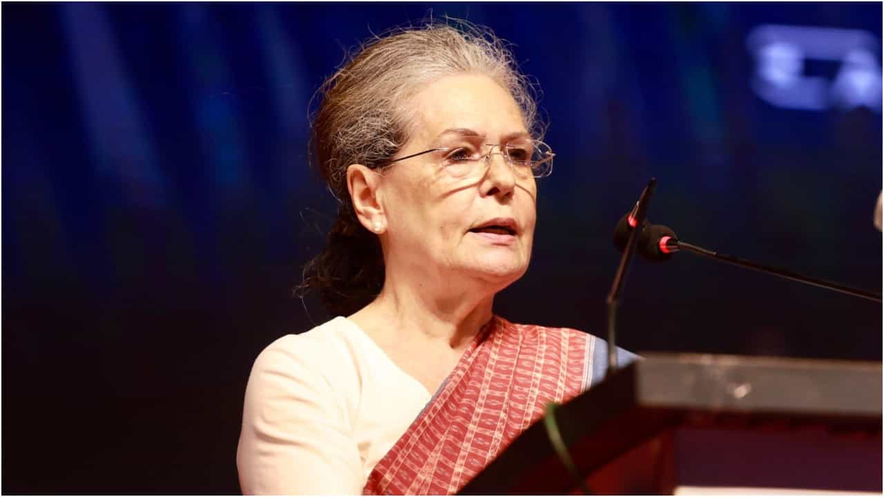 ಸೋನಿಯಾ ಗಾಂಧಿಗೆ ಸಂಕಷ್ಟ ತಂದ ಕರ್ನಾಟಕದ ಸಾರ್ವಭೌಮತ್ವ ಹೇಳಿಕೆ; ಚುನಾವಣಾ ಆಯೋಗ ನೋಟಿಸ್ ಸೋನಿಯಾ ಗಾಂಧಿಗೆ ಸಂಕಷ್ಟ ತಂದ ಕರ್ನಾಟಕದ ಸಾರ್ವಭೌಮತ್ವ ಹೇಳಿಕೆ; ಚುನಾವಣಾ ಆಯೋಗ ನೋಟಿಸ್