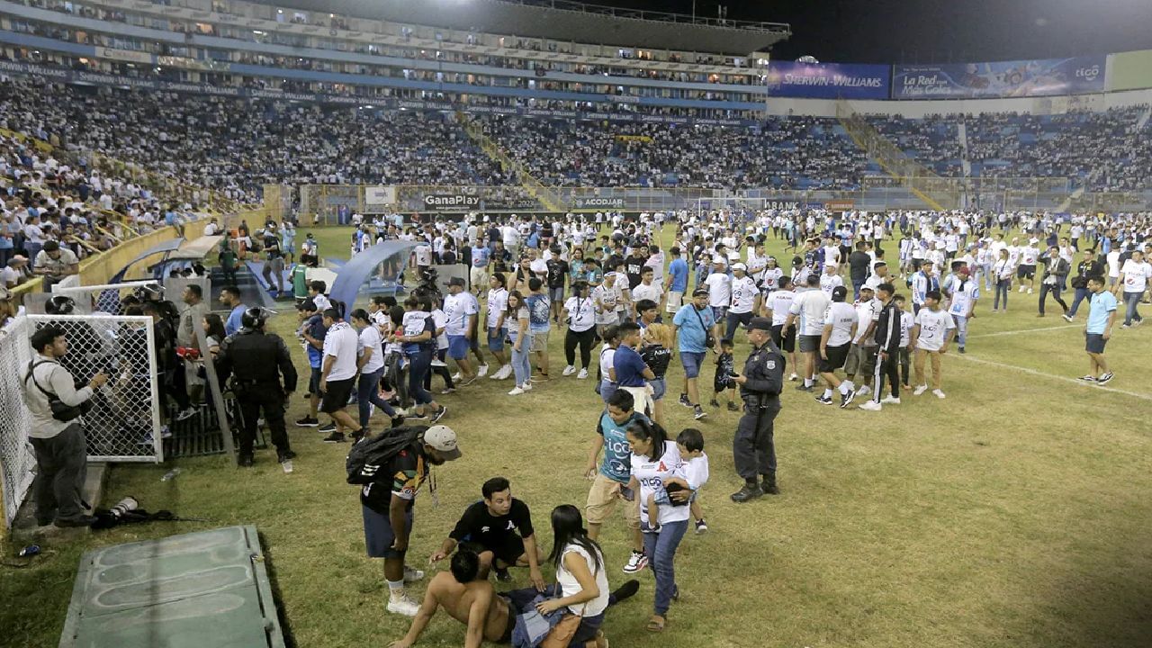 Stampede At El Salvador Football Stadium (1)