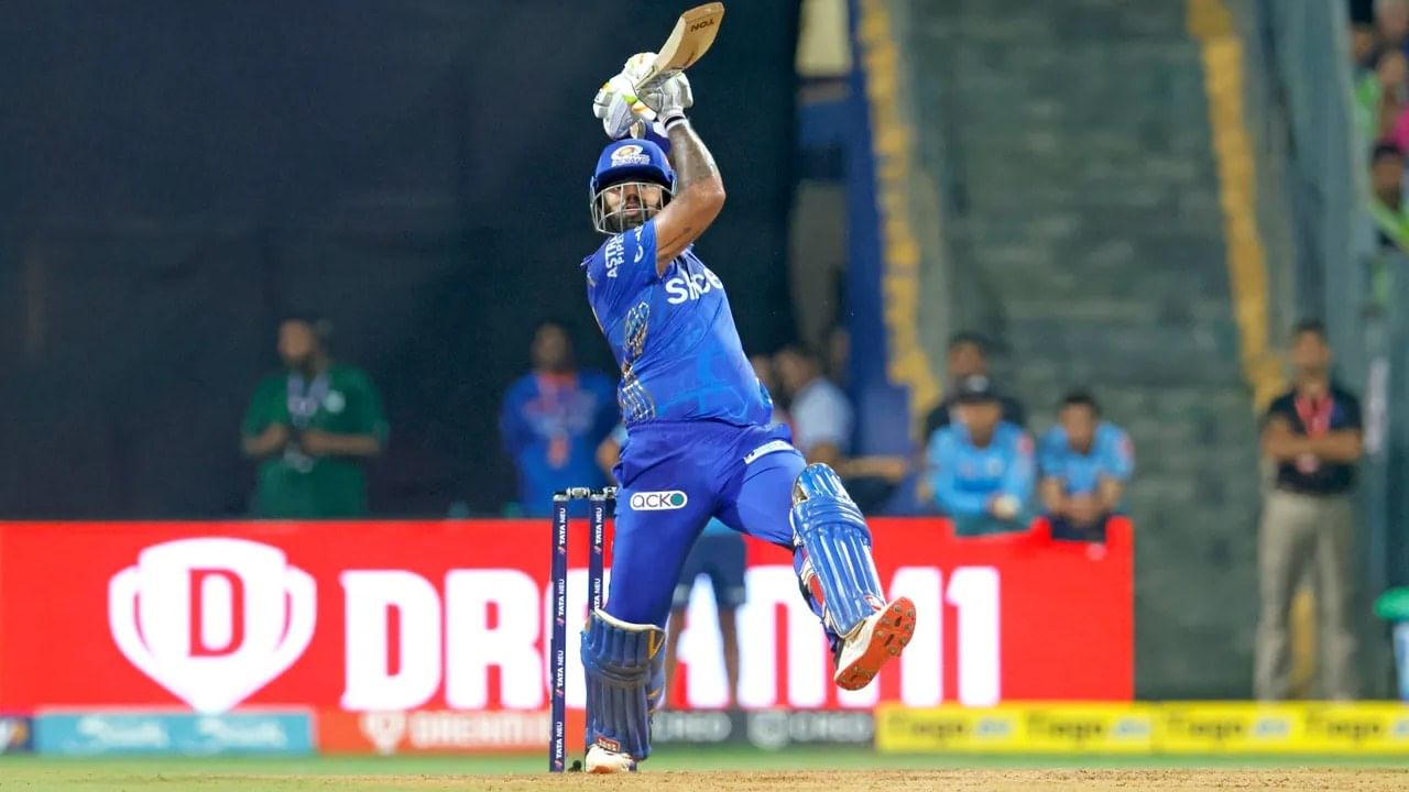 IPL 2023: ವಾಂಖೆಡೆ ಸ್ಟೇಡಿಯಂನಲ್ಲಿ ನಡೆದ ಐಪಿಎಲ್​ನ 57ನೇ ಪಂದ್ಯದಲ್ಲಿ ರನ್​ ಸುರಿಮಳೆಯಾಗಿತ್ತು. ಈ ಪಂದ್ಯದಲ್ಲಿ ಮೊದಲು ಬ್ಯಾಟ್ ಮಾಡಿದ ಮುಂಬೈ ಇಂಡಿಯನ್ಸ್ ತಂಡದ ಪರ ಸೂರ್ಯಕುಮಾರ್ ಯಾದವ್ ಭರ್ಜರಿ ಬ್ಯಾಟಿಂಗ್ ಪ್ರದರ್ಶಿಸಿದ್ದರು.