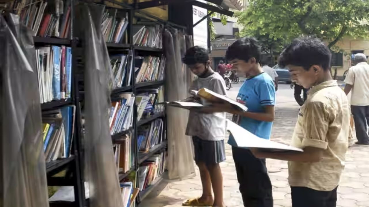 Textbook Controversy: ಶಾಲಾರಂಭಕ್ಕೂ ಮುನ್ನವೇ ಮತ್ತೆ ಶುರುವಾಯ್ತು ಪಠ್ಯ ಪರಿಷ್ಕರಣೆ ದಂಗಲ್, ಹೆಡ್ಗೆವಾರ್ ಪಾಠಕ್ಕೆ ಬೀಳುತ್ತಾ ಬ್ರೇಕ್? Textbook Controversy: ಶಾಲಾರಂಭಕ್ಕೂ ಮುನ್ನವೇ ಮತ್ತೆ ಶುರುವಾಯ್ತು ಪಠ್ಯ ಪರಿಷ್ಕರಣೆ ದಂಗಲ್, ಹೆಡ್ಗೆವಾರ್ ಪಾಠಕ್ಕೆ ಬೀಳುತ್ತಾ ಬ್ರೇಕ್?
