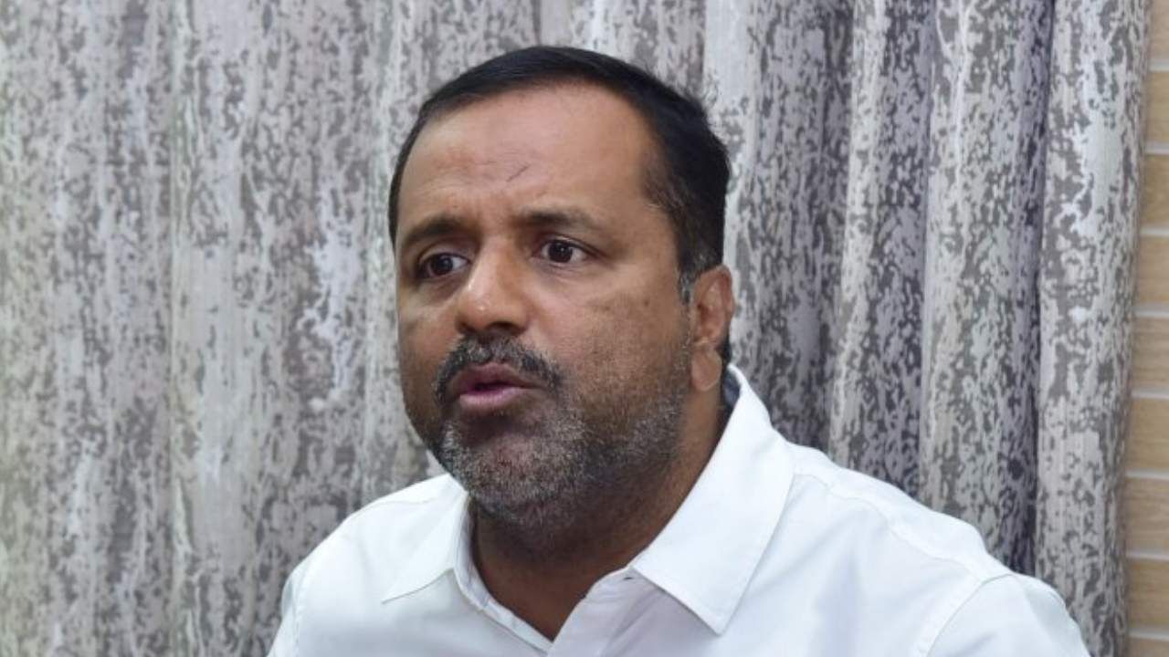 ಕಾಂಗ್ರೆಸ್ ಅಧಿಕಾರಕ್ಕೆ ಬಂದ 6 ತಿಂಗಳ ಒಳಗೆ ಗ್ಯಾರಂಟಿ ಅನುಷ್ಠಾನ, ಇಲ್ಲವೆಂದರೆ ಶಾಸಕ ಸ್ಥಾನಕ್ಕೆ ರಾಜೀನಾಮೆ: ಯುಟಿ ಖಾದರ್ ಕಾಂಗ್ರೆಸ್ ಅಧಿಕಾರಕ್ಕೆ ಬಂದ 6 ತಿಂಗಳ ಒಳಗೆ ಗ್ಯಾರಂಟಿ ಅನುಷ್ಠಾನ, ಇಲ್ಲವೆಂದರೆ ಶಾಸಕ ಸ್ಥಾನಕ್ಕೆ ರಾಜೀನಾಮೆ: ಯುಟಿ ಖಾದರ್