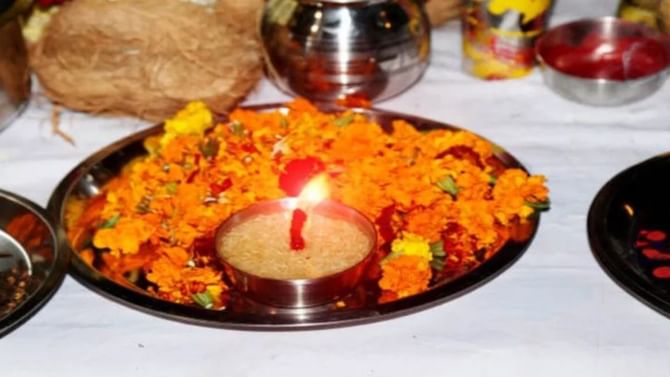 Flowers Pooja: ಪೂಜೆ ಮಾಡುವುದಕ್ಕಾಗಿ ಹೂ ಕೀಳುವಾಗ ಈ ತಪ್ಪುಗಳನ್ನು ಮಾಡಬೇಡಿ! ಕೆಲ ನಿಯಮಗಳನ್ನು ಪಾಲಿಸಿ Flowers Pooja: ಪೂಜೆ ಮಾಡುವುದಕ್ಕಾಗಿ ಹೂ ಕೀಳುವಾಗ ಈ ತಪ್ಪುಗಳನ್ನು ಮಾಡಬೇಡಿ! ಕೆಲ ನಿಯಮಗಳನ್ನು ಪಾಲಿಸಿ