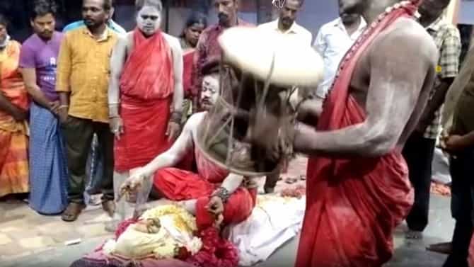 Aghori Puja Video: ಶವದ ಎದೆಯ ಮೇಲೆ ಪದ್ಮಾಸನ ಹಾಕಿ ಕುಳಿತು ಅಘೋರಿ ಪೂಜೆ - ತಮಿಳುನಾಡಿನಲ್ಲಿ ವಿಚಿತ್ರ, ಅಮಾನವೀಯ ಆಚರಣೆ