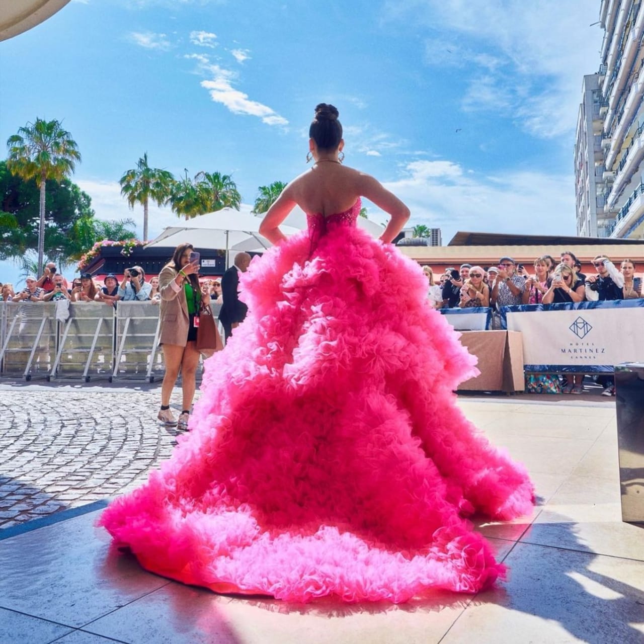 ನಟಿ ಊರ್ವಶಿ ರೌಟೇಲಾ ಅವರು ಆಗಾಗ ಸುದ್ದಿ ಆಗುತ್ತಿರುತ್ತಾರೆ. ಅವರು ಕ್ರಿಕೆಟರ್ ರಿಷಭ್ ಪಂತ್ ಹಿಂದೆ ಬಿದ್ದು ಸುದ್ದಿ ಆಗಿದ್ದರು. ಈಗ ಅವರ ಹೊಸ ಫೋಟೋಗಳು ವೈರಲ್ ಆಗಿದ್ದು, ಅಭಿಮಾನಿಗಳು ಅಚ್ಚರಿ ಮೂಡಿಸಿದ್ದಾರೆ.