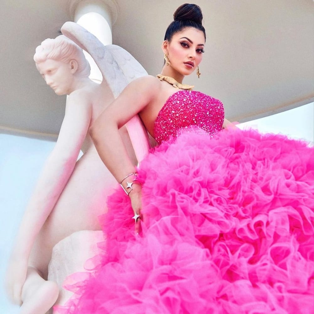 ಅನೇಕರು ನಟಿಯನ್ನು ಈ ವಿಚಾರದಲ್ಲಿ ಟೀಕೆ ಮಾಡಿದ್ದಾರೆ. ಪ್ರತಿಷ್ಠಿತ ಚಿತ್ರೋತ್ಸವದಲ್ಲಿ ಈ ರೀತಿ ಅವತಾರ ತಾಳಿದ್ದು ಅನೇಕರಿಗೆ ಬೇಸರ ಮೂಡಿಸಿದೆ.