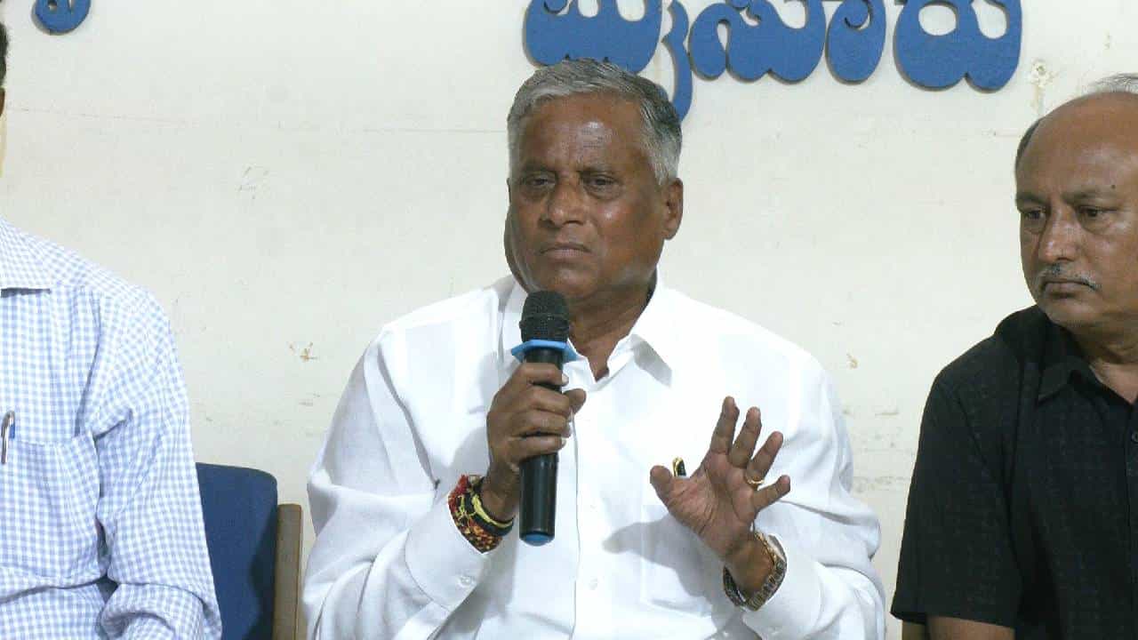 ವರುಣಾದಲ್ಲಿ ಗೆದ್ದರೆ ದೊಡ್ಡ ಹುದ್ದೆ: ಅಮಿತ್ ಶಾ ಕೊಟ್ಟ ಭರವಸೆ ಬಿಚ್ಚಿಟ್ಟ ಸೋಮಣ್ಣ ವರುಣಾದಲ್ಲಿ ಗೆದ್ದರೆ ದೊಡ್ಡ ಹುದ್ದೆ: ಅಮಿತ್ ಶಾ ಕೊಟ್ಟ ಭರವಸೆ ಬಿಚ್ಚಿಟ್ಟ ಸೋಮಣ್ಣ