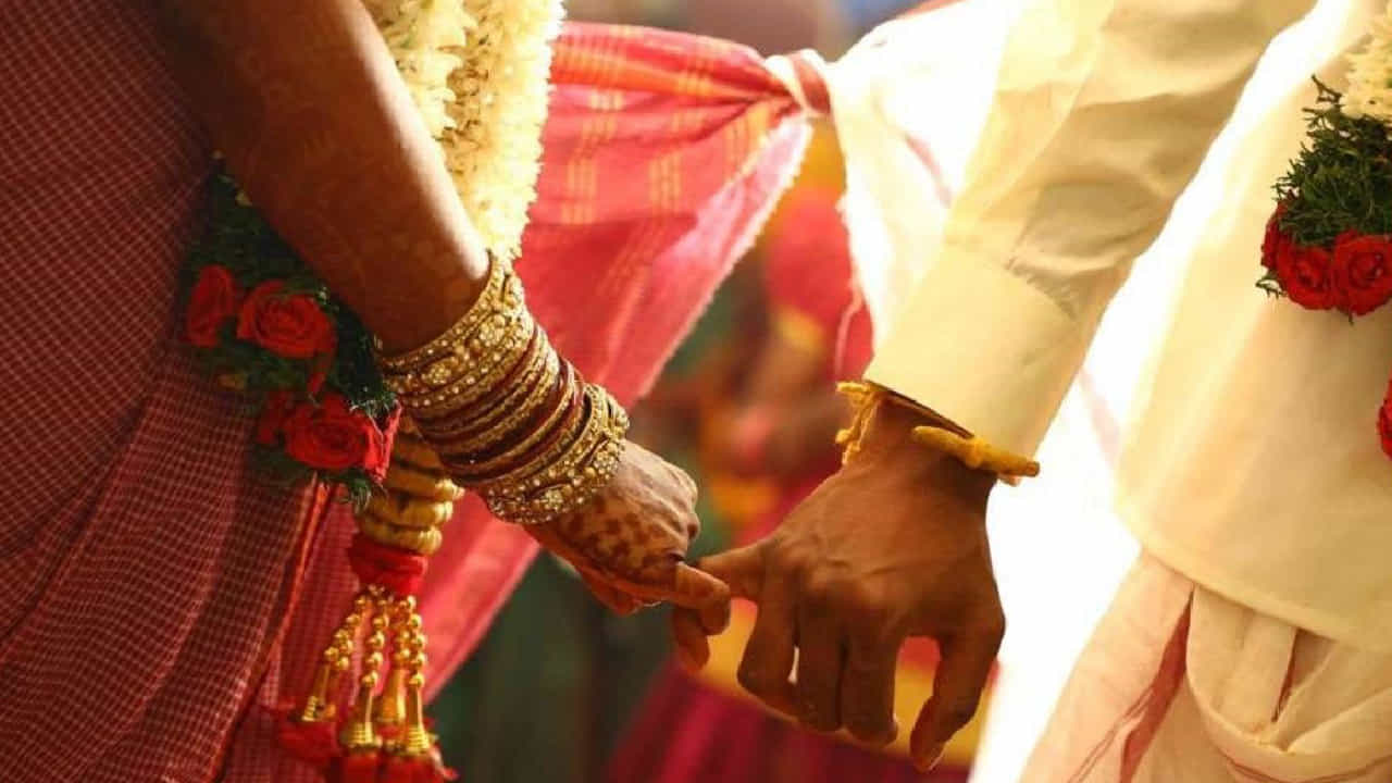 ಮದುವೆಯ ದಿನವೇ ವಧು ನಾಪತ್ತೆ; ಮಂಟಪದಲ್ಲೇ 13 ದಿನ ಕಾದು ಕುಳಿತ ವರ ಮದುವೆಯ ದಿನವೇ ವಧು ನಾಪತ್ತೆ; ಮಂಟಪದಲ್ಲೇ 13 ದಿನ ಕಾದು ಕುಳಿತ ವರ