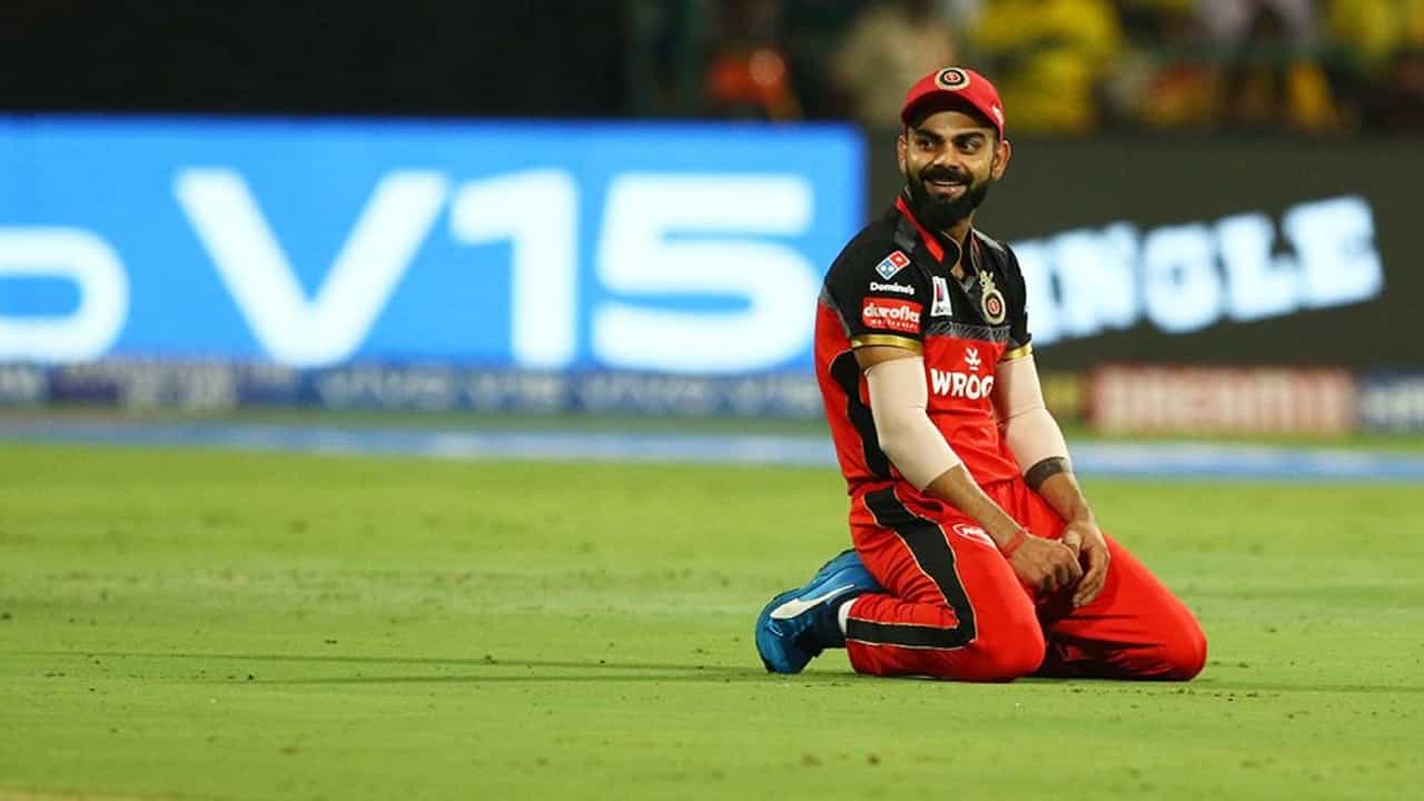 IPL 2023: ಜೈಪುರದ ಸವಾಯ್ ಮಾನ್ಸಿಂಗ್ ಸ್ಟೇಡಿಯಂನಲ್ಲಿ ನಡೆದ ರಾಜಸ್ಥಾನ್ ರಾಯಲ್ಸ್ ವಿರುದ್ಧದ ಪಂದ್ಯದಲ್ಲಿ ವಿರಾಟ್ ಕೊಹ್ಲಿ ಬ್ಯಾಟಿಂಗ್ನಲ್ಲಿ ವಿಫಲರಾದರೂ, ಫೀಲ್ಡಿಂಗ್ ಮೂಲಕ ವಿಶೇಷ ದಾಖಲೆ ಬರೆದಿದ್ದಾರೆ.