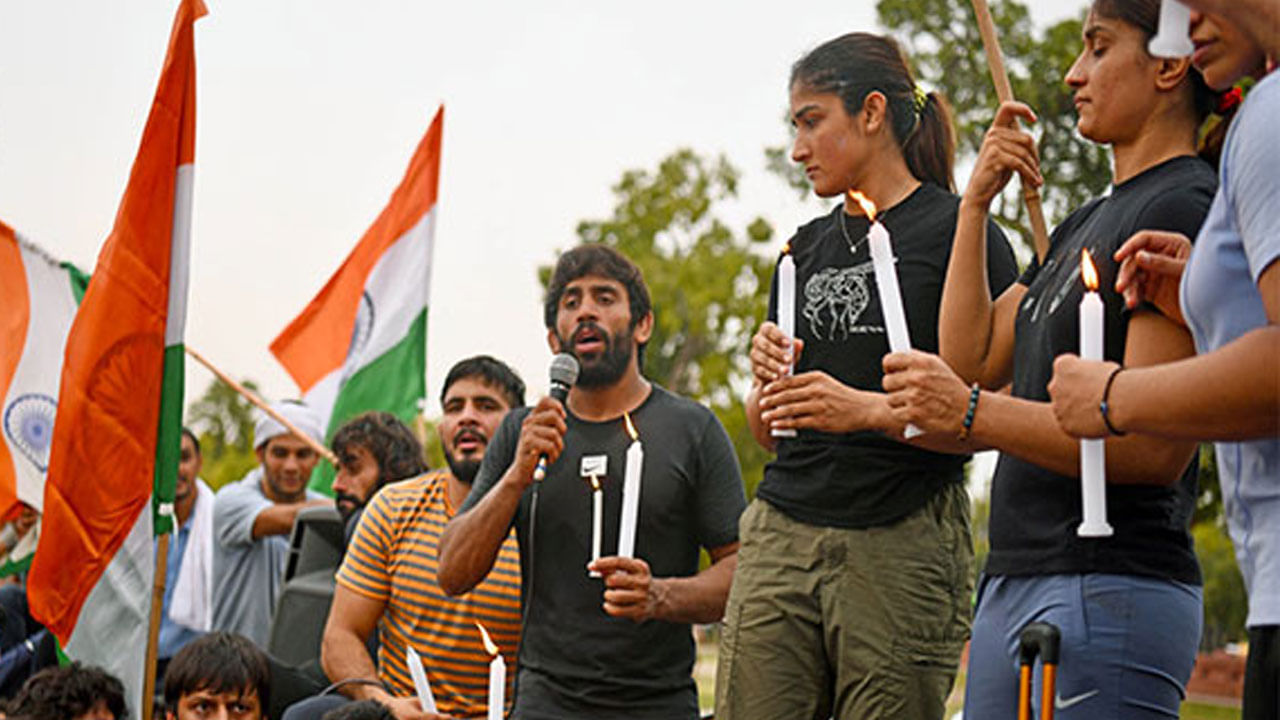ಗಂಗಾದಲ್ಲಿ ಪದಕ ಬಿಸಾಡಲು ಬರುವ ಕುಸ್ತಿಪಟುಗಳನ್ನು ನಾವು ತಡೆಯುವುದಿಲ್ಲ: ಹರಿದ್ವಾರ ಪೊಲೀಸರು ಗಂಗಾದಲ್ಲಿ ಪದಕ ಬಿಸಾಡಲು ಬರುವ ಕುಸ್ತಿಪಟುಗಳನ್ನು ನಾವು ತಡೆಯುವುದಿಲ್ಲ: ಹರಿದ್ವಾರ ಪೊಲೀಸರು