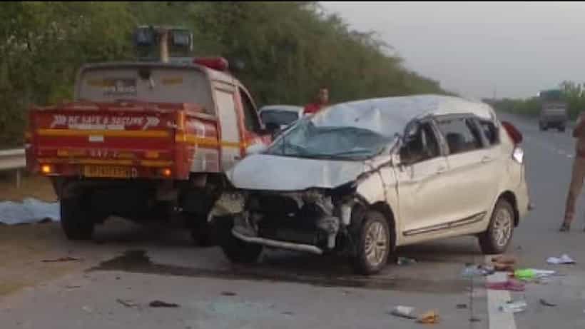 Accident: ಯಮುನಾ ಎಕ್ಸ್ಪ್ರೆಸ್ ವೇನಲ್ಲಿ ಡಿವೈಡರ್ಗೆ ಡಿಕ್ಕಿ ಹೊಡೆದ ವಾಹನ, ಮಹಿಳಾ ಪೊಲೀಸ್ ಹಾಗೂ ಡ್ರೈವರ್ ಸಾವು