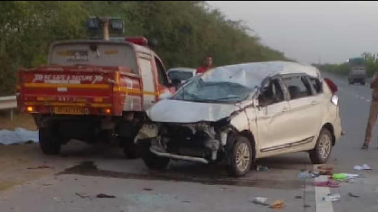 Accident: ಯಮುನಾ ಎಕ್ಸ್​ಪ್ರೆಸ್​ ವೇನಲ್ಲಿ ಡಿವೈಡರ್​ಗೆ ಡಿಕ್ಕಿ ಹೊಡೆದ ವಾಹನ, ಮಹಿಳಾ ಪೊಲೀಸ್ ಹಾಗೂ ಡ್ರೈವರ್ ಸಾವು