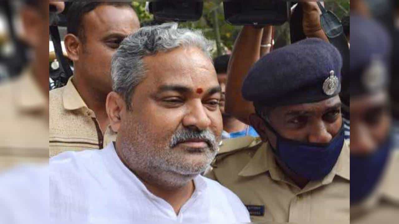ಒಂದು ಟೈಮ್ನಲ್ಲಿ ಸಖತ್ ಸುದ್ದಿಯಾಗಿದ್ದ ಯುವರಾಜ್ ಸ್ವಾಮಿ ವಿರುದ್ಧ ಮತ್ತೊಂದು ಪ್ರಕರಣ ದಾಖಲು ಒಂದು ಟೈಮ್ನಲ್ಲಿ ಸಖತ್ ಸುದ್ದಿಯಾಗಿದ್ದ ಯುವರಾಜ್ ಸ್ವಾಮಿ ವಿರುದ್ಧ ಮತ್ತೊಂದು ಪ್ರಕರಣ ದಾಖಲು