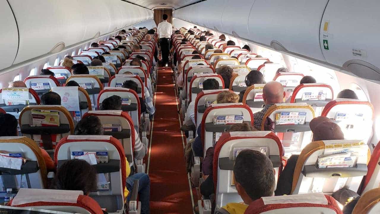 Air India: ಕಾಕ್​ಪಿಟ್​ನೊಳಗೆ ಗೆಳತಿ; ಪೈಲಟ್ ಅಧೋಗತಿ- ಒಬ್ಬ ಮಹಿಳೆಯಿಂದ ಪೈಲಟ್, ಕೋ-ಪೈಲಟ್, ಏರ್ ಇಂಡಿಯಾಗೆ ಫಜೀತಿ