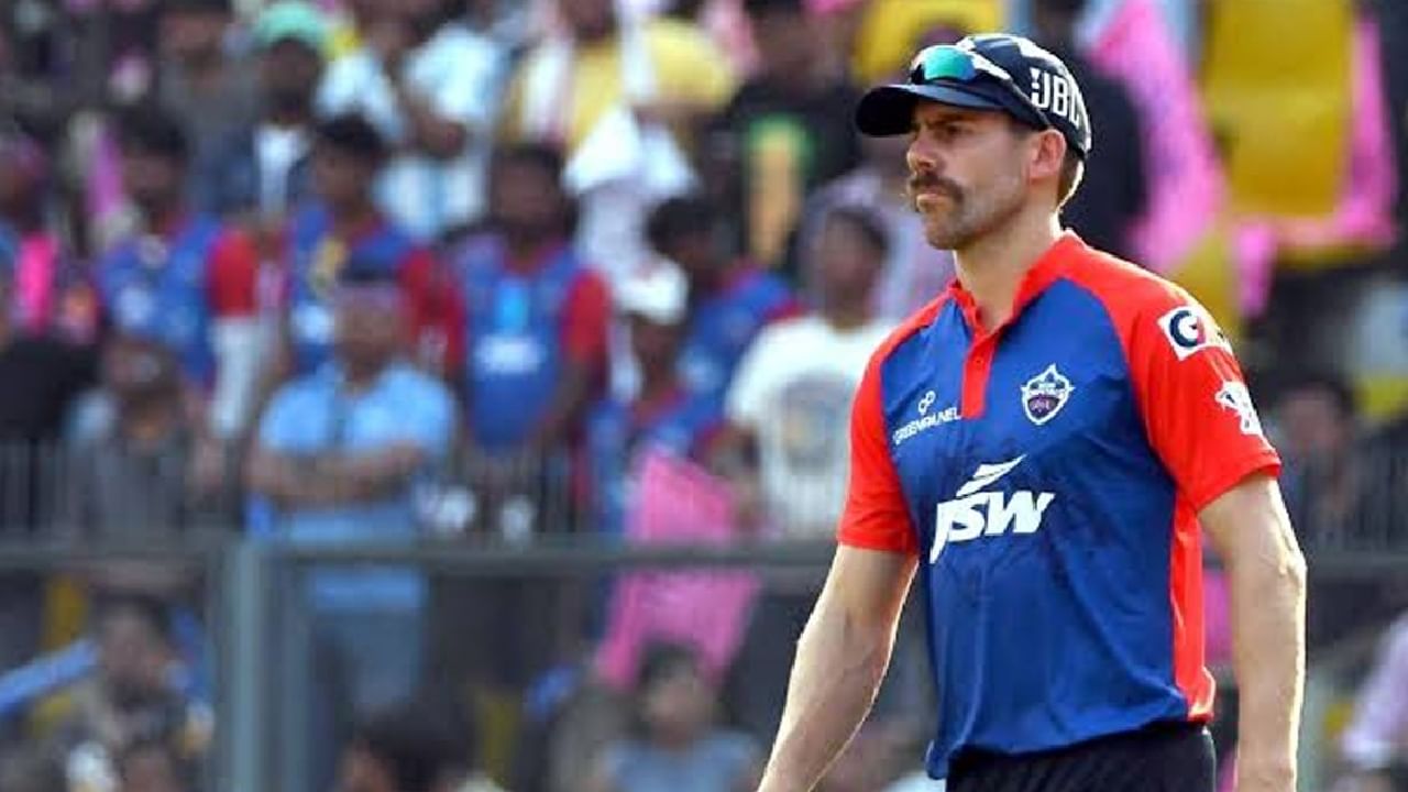 IPL 2023 DC vs RCB: ದೆಹಲಿಯ ಅರುಣ್ ಜೇಟ್ಲಿ ಸ್ಟೇಡಿಯಂನಲ್ಲಿ ನಡೆಯಲಿರುವ ರಾಯಲ್ ಚಾಲೆಂಜರ್ಸ್ ಬೆಂಗಳೂರು ವಿರುದ್ಧದ ಪಂದ್ಯಕ್ಕೂ ಮುನ್ನ ಡೆಲ್ಲಿ ಕ್ಯಾಪಿಟಲ್ಸ್​ ತಂಡಕ್ಕೆ ಹಿನ್ನಡೆಯುಂಟಾಗಿದೆ. ತಂಡದ ಪ್ರಮುಖ ವೇಗಿ ಅನ್ರಿಕ್ ನೋಕಿಯಾ ತವರಿಗೆ ಮರಳಿದ್ದಾರೆ.