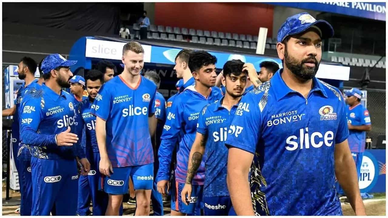 ಆರ್ಸಿಬಿ ವಿರುದ್ಧದ ಪಂದ್ಯಕ್ಕೂ ಮುನ್ನ ಮುಂಬೈ ಪಾಳಯಕ್ಕೆ ಬಿಗ್ ಶಾಕ್ ಎದುರಾಗಿದೆ. ತಂಡದ ಸ್ಟಾರ್ ವೇಗಿ ಜೋಫ್ರಾ ಆರ್ಚರ್ ಇಂಜುರಿಯಿಂದಾಗಿ ಈ ಆವೃತ್ತಿಯ ಐಪಿಎಲ್ನಿಂದ ಹೊರಗುಳಿದಿದ್ದಾರೆ.
