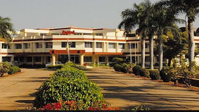 BEML Sale: ಬೆಮೆಲ್ ಮಾರಾಟಕ್ಕೆ ಸರ್ಕಾರದಿಂದ ಇನ್ನೊಂದು ಹೆಜ್ಜೆ?; ಶೇ. 26ರಷ್ಟು ಪಾಲು ಮಾರಲು ಶೀಘ್ರದಲ್ಲೇ ಬಿಡ್ಗಳಿಗೆ ಆಹ್ವಾನ
