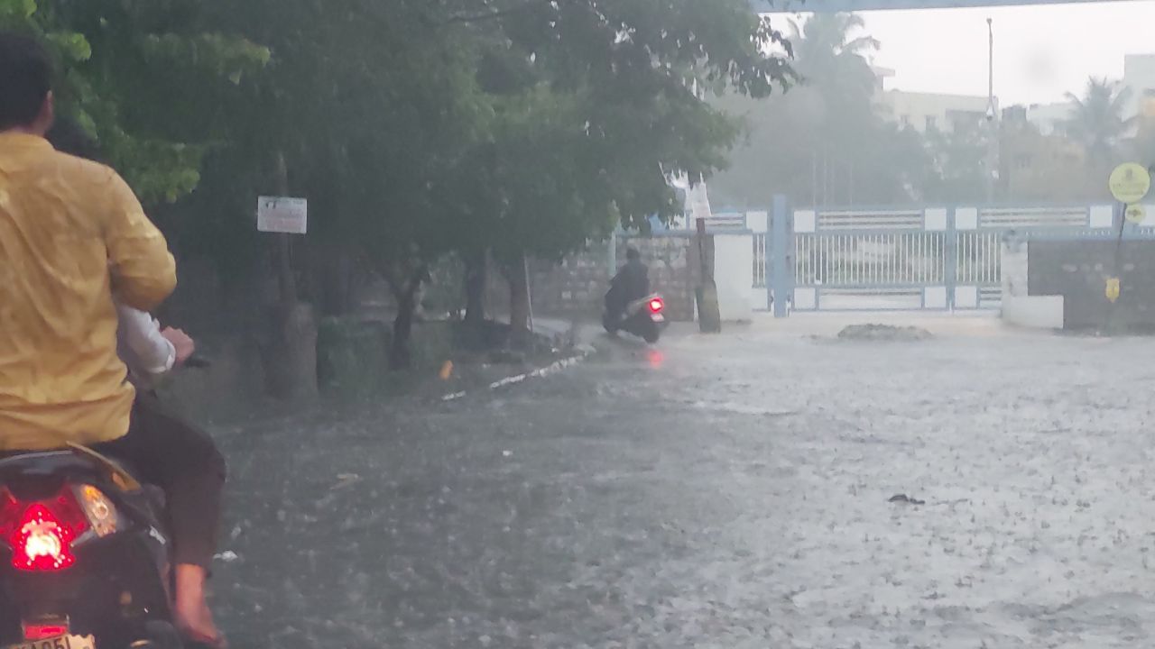 Bengaluru Rain: ಕೆಲವೇ ಗಂಟೆ ಸುರಿದ ಮಳೆಗೆ ಬೆಂಗಳೂರು ತತ್ತರ, ಬಿಬಿಎಂಪಿಯ ನಿರ್ಲಕ್ಷದಿಂದ ಕಾಡಿದೆ ಜಲಗಂಡಾಂತರ?