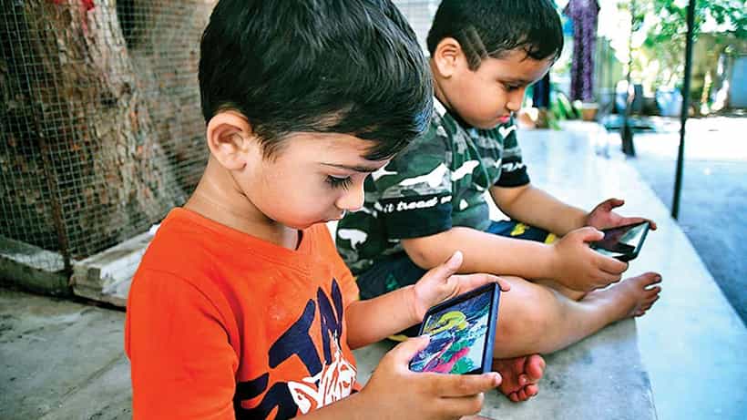 Danger Mobile: ಮಕ್ಕಳ ಕೈಗೆ ಸ್ಮಾರ್ಟ್ಫೋನ್ ಕೊಟ್ಟೀರಿ ಜೋಕೆ ಎಂದ ಶವೋಮಿ ಇಂಡಿಯಾ ಸಿಇಒ; ಏನಾಗುತ್ತೆ ಮೊಬೈಲ್ ನೋಡೋದ್ರಿಂದ?