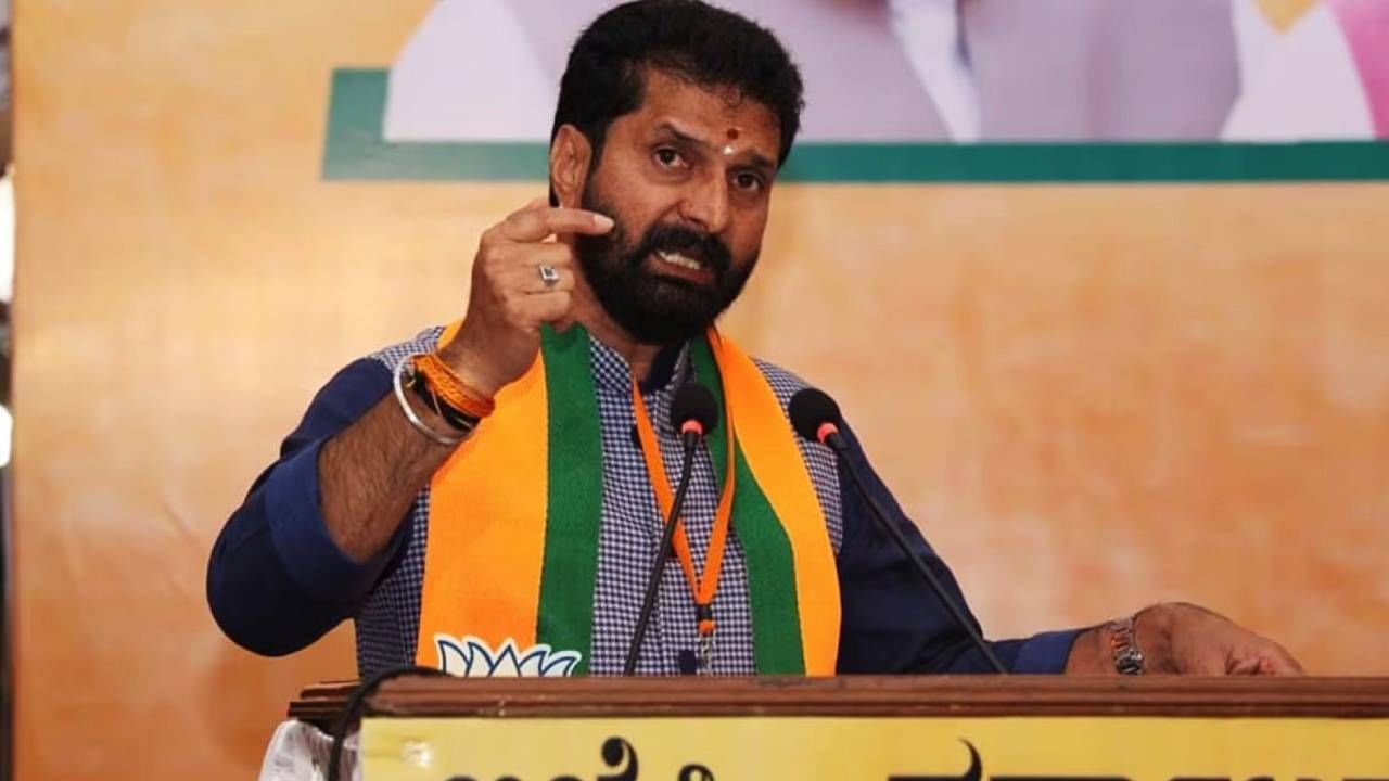 ಉಗ್ರರು, ದೇಶಭಕ್ತರನ್ನ ಒಂದೇ ತಕ್ಕಡಿಯಲ್ಲಿ ನೋಡುತ್ತಿದ್ದಾರೆ; ಕಾಂಗ್ರೆಸ್ ವಿರುದ್ದ ಸಿಟಿ ರವಿ ವಾಗ್ದಾಳಿ ಉಗ್ರರು, ದೇಶಭಕ್ತರನ್ನ ಒಂದೇ ತಕ್ಕಡಿಯಲ್ಲಿ ನೋಡುತ್ತಿದ್ದಾರೆ; ಕಾಂಗ್ರೆಸ್ ವಿರುದ್ದ ಸಿಟಿ ರವಿ ವಾಗ್ದಾಳಿ