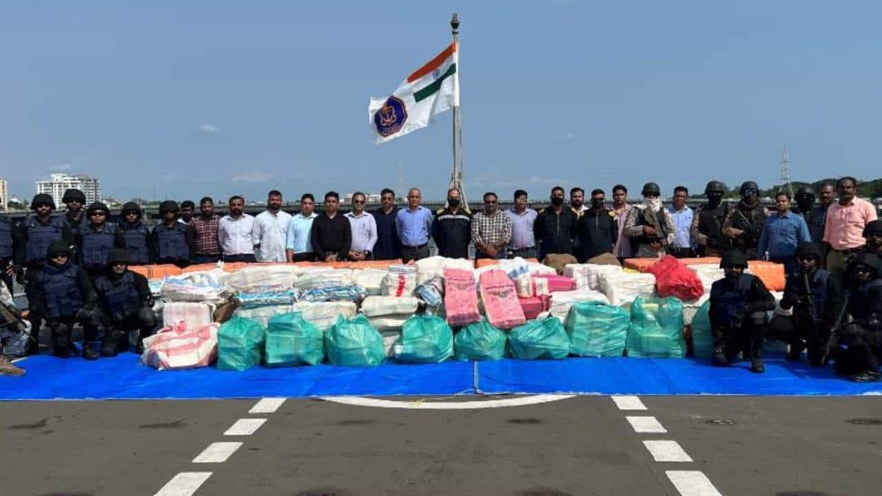 ಆಪರೇಶನ್ ಸಮುದ್ರಗುಪ್ತ: 12000 ಕೋಟಿ ಮೌಲ್ಯದ ಡ್ರಗ್ಸ್ ಸೀಜ್, ಆರೋಪಿಗಳನ್ನು ಗೌಪ್ಯವಾಗಿಟ್ಟ NCB ಆಪರೇಶನ್ ಸಮುದ್ರಗುಪ್ತ: 12000 ಕೋಟಿ ಮೌಲ್ಯದ ಡ್ರಗ್ಸ್ ಸೀಜ್, ಆರೋಪಿಗಳನ್ನು ಗೌಪ್ಯವಾಗಿಟ್ಟ NCB