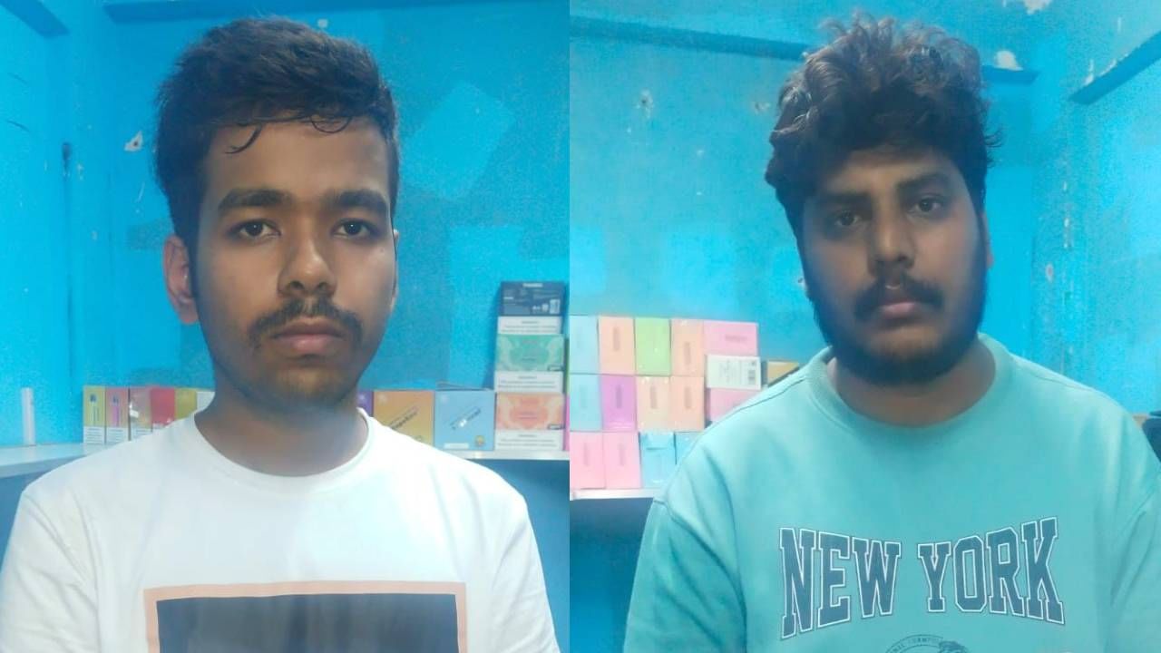 ಇ ಸಿಗರೇಟ್, ಇ ಲಿಕ್ವೀಡ್ ಮಾರಾಟ ಮಾಡ್ತಿದ್ದ ಕಂಪನಿ ಗೋಡೌನ್ ಮೇಲೆ CCB ದಾಳಿ; 25 ಲಕ್ಷ ರೂ. ಮೌಲ್ಯದ ನಿಷೇಧಿತ ಲಿಕ್ವೀಡ್ ವಶ ಇ ಸಿಗರೇಟ್, ಇ ಲಿಕ್ವೀಡ್ ಮಾರಾಟ ಮಾಡ್ತಿದ್ದ ಕಂಪನಿ ಗೋಡೌನ್ ಮೇಲೆ CCB ದಾಳಿ; 25 ಲಕ್ಷ ರೂ. ಮೌಲ್ಯದ ನಿಷೇಧಿತ ಲಿಕ್ವೀಡ್ ವಶ