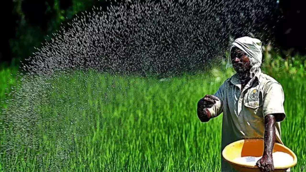 Fertilizer Subsidy: ಮುಂಗಾರು ಬೆಳೆಗೆ ಒಂದು ಲಕ್ಷ ಕೋಟಿ ರೂ ರಸಗೊಬ್ಬರ ಸಬ್ಸಿಡಿ: ಕೇಂದ್ರ ಸಮಿತಿ ಅನುಮೋದನೆ; 12ಕೋಟಿ ರೈತರಿಗೆ ಪ್ರಯೋಜನ