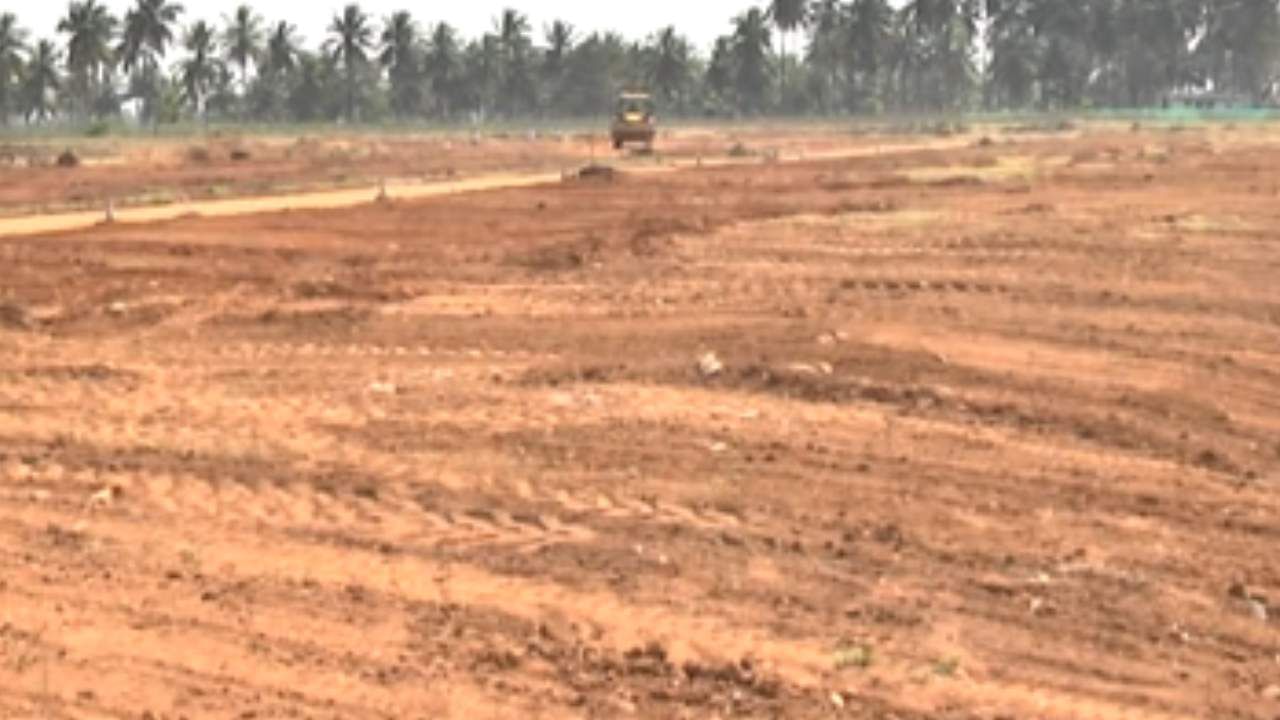 ಪೊಲೀಸರ ಸೈಟ್ ಅಡ ಇಟ್ಟು ಕೋಟ್ಯಂತರ ಸಾಲ ಪಡೆದು ವಂಚನೆ: ದಿ ಅಂಬರೀಶ್ ಆಪ್ತ ಅಮರಾವತಿಯ ವಂಚನೆ ಕೇಸ್ ಎಲ್ಲಿವರೆಗೆ ಬಂತು? ಪೊಲೀಸರ ಸೈಟ್ ಅಡ ಇಟ್ಟು ಕೋಟ್ಯಂತರ ಸಾಲ ಪಡೆದು ವಂಚನೆ: ದಿ ಅಂಬರೀಶ್ ಆಪ್ತ ಅಮರಾವತಿಯ ವಂಚನೆ ಕೇಸ್ ಎಲ್ಲಿವರೆಗೆ ಬಂತು?