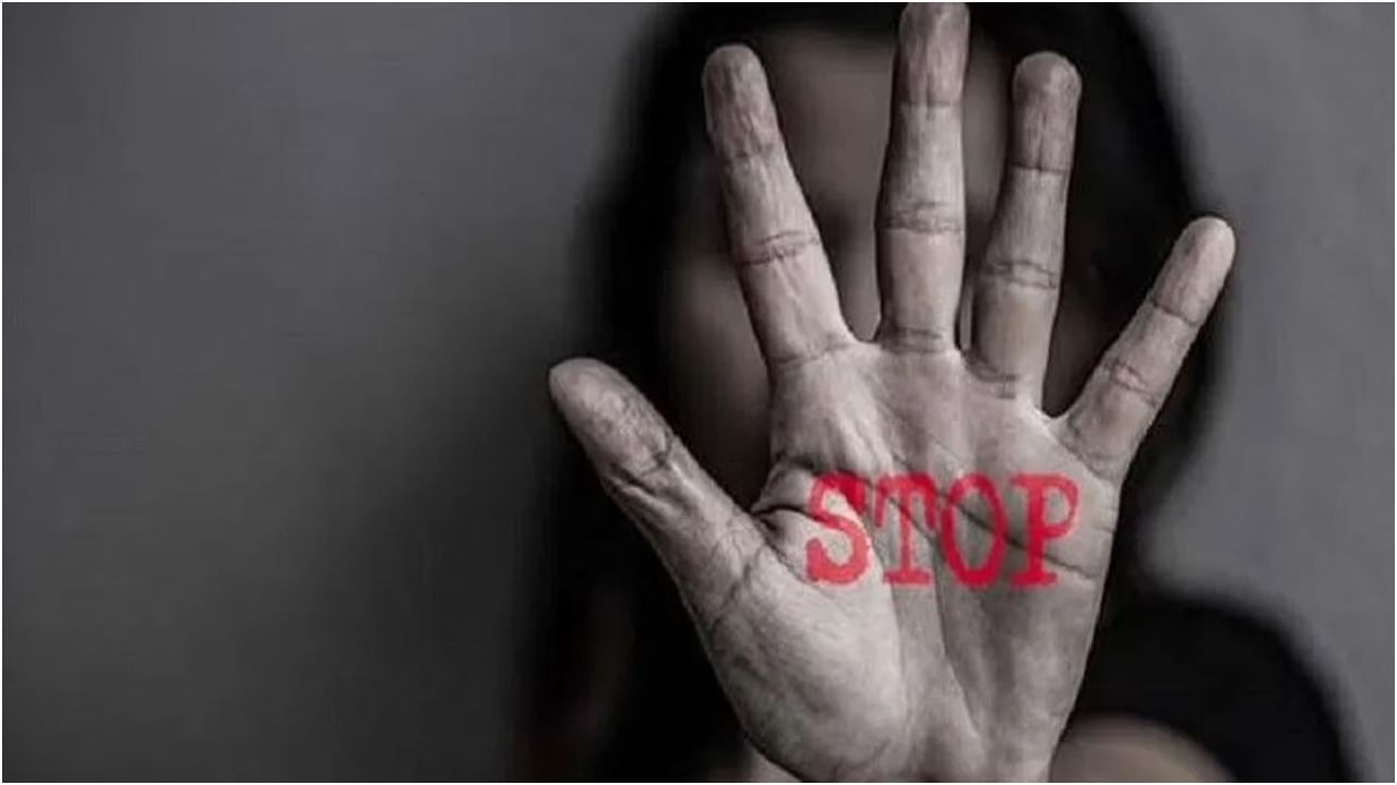 ವಿಟ್ಲ: ದಾರಿ ಕೇಳುವ ನೆಪದಲ್ಲಿ ಮಹಿಳೆಗೆ ಲೈಂಗಿಕ ಕಿರುಕುಳ, ಆರೋಪಿಯ ಬಂಧನ ವಿಟ್ಲ: ದಾರಿ ಕೇಳುವ ನೆಪದಲ್ಲಿ ಮಹಿಳೆಗೆ ಲೈಂಗಿಕ ಕಿರುಕುಳ, ಆರೋಪಿಯ ಬಂಧನ
