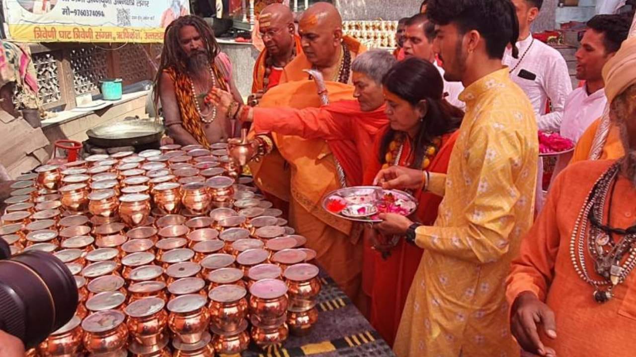 ರಾಷ್ಟ್ರಕ್ಕಾಗಿ ಪ್ರಾಣ ತ್ಯಾಗ ಮಾಡುತ್ತಿರುವ ಸೈನಿಕರು ಮತ್ತು ಹುತಾತ್ಮರ ಶಾಂತಿಗಾಗಿ
ರಿಷಿಕೇಶದಿಂದ 1008 ಕಳಶಗಳನ್ನು ತೆಗೆದುಕೊಂಡು ಹೋಗಲಾಗುತ್ತಿದೆ.